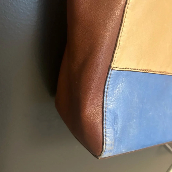 Fossil vintage mid size bag in excellent condition aside  from small…. - Picture 6 of 9